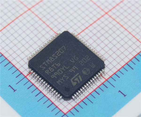 STM8S207R8T6 LQFP-64 128KB Flash 8位单片机 制造商: STMicroelectronics 产品种类: 8位微控制器 -MCU RoHS: 符合RoHS 详细信息 核心: STM8 数据总线宽度: 8 bit 最大时钟频率: 24 MHz 程序存储器大小: 128 kB 数据 RAM 大小: 6 kB 片上 ADC: Yes 工作电源电压: 2.95 V to 5.