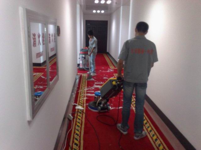 广州萝岗区地毯清洗公司,洗地毯有着长时间清